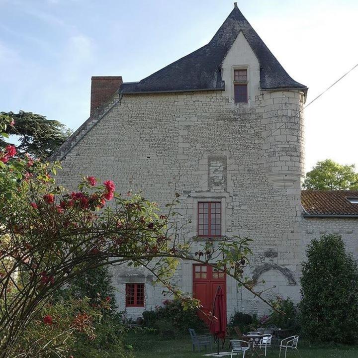 Gite Du Manoir Des Roches Saires Eksteriør billede